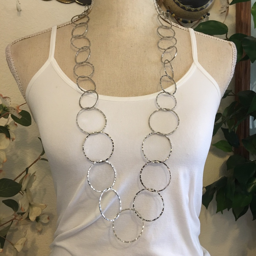 Graduated silver tone hammered link necklace